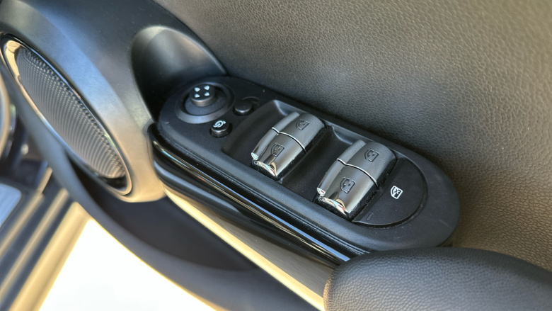 MINI Hatchback 2.0 Cooper S Classic Premium 5dr Auto Petrol Hatchback